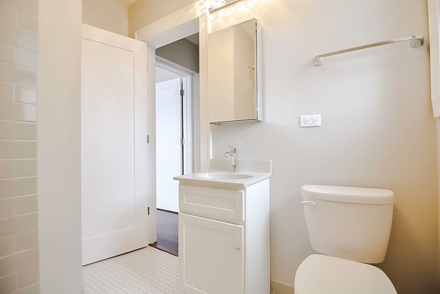 817 W Lakeside Place 611, Chicago, IL 60640