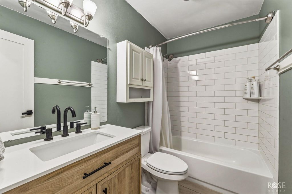 Image 15 of property listing at 1229 Tres Rios Drive, San Angelo, TX 76903