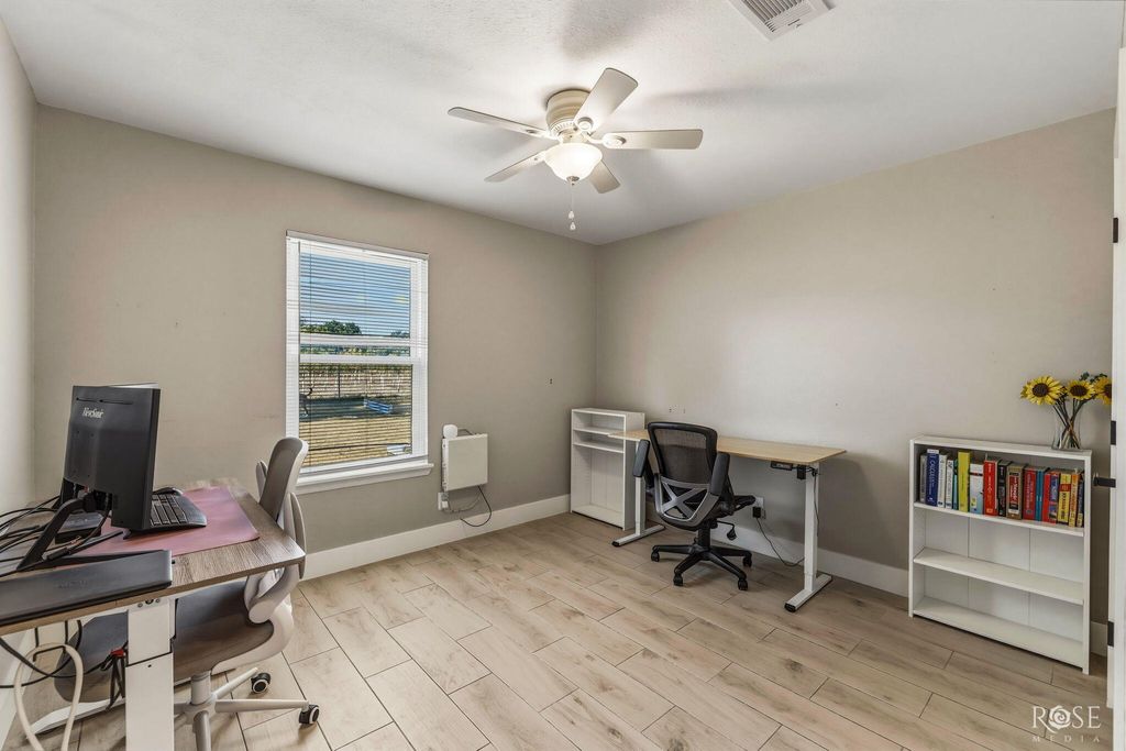 Image 17 of property listing at 1229 Tres Rios Drive, San Angelo, TX 76903