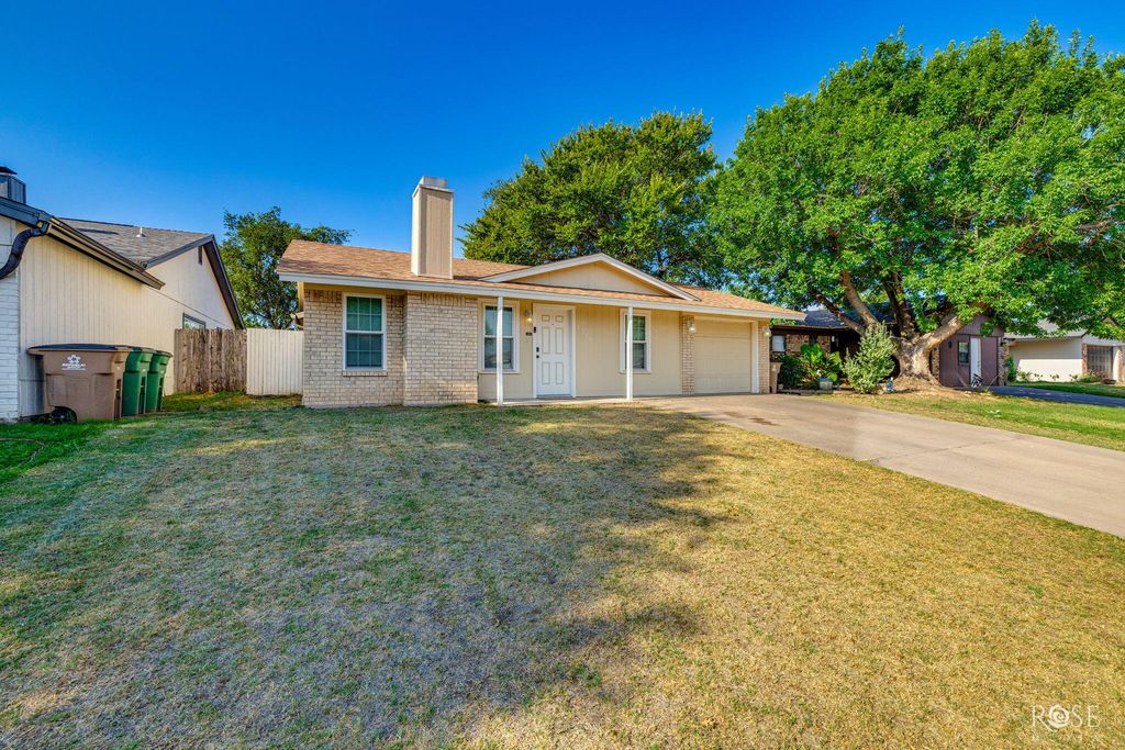 Image 3 of property listing at 1229 Tres Rios Drive, San Angelo, TX 76903