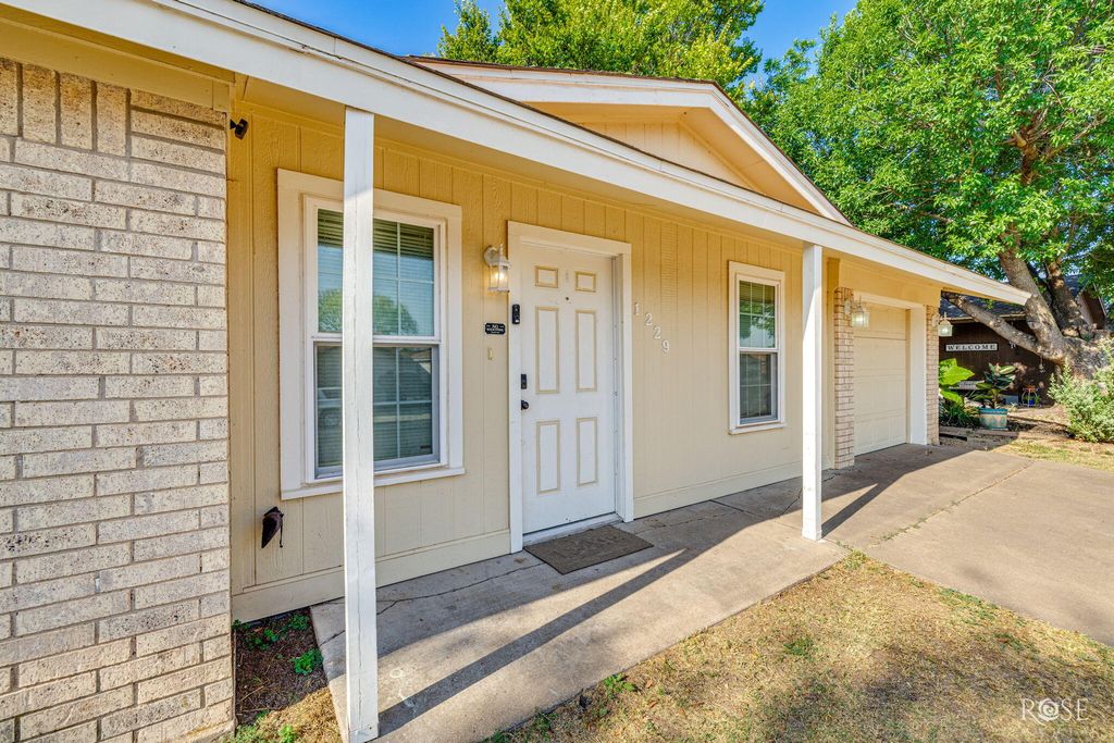 Image 4 of property listing at 1229 Tres Rios Drive, San Angelo, TX 76903