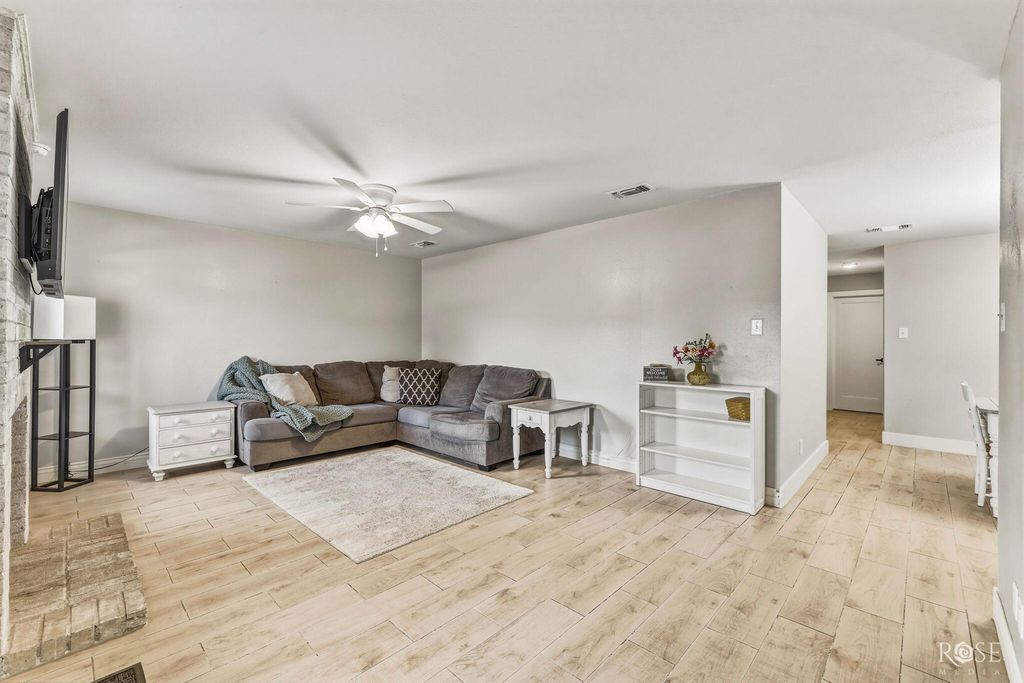 Image 5 of property listing at 1229 Tres Rios Drive, San Angelo, TX 76903