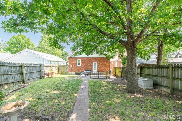 1457 Sproule Avenue, St Louis, MO 63139