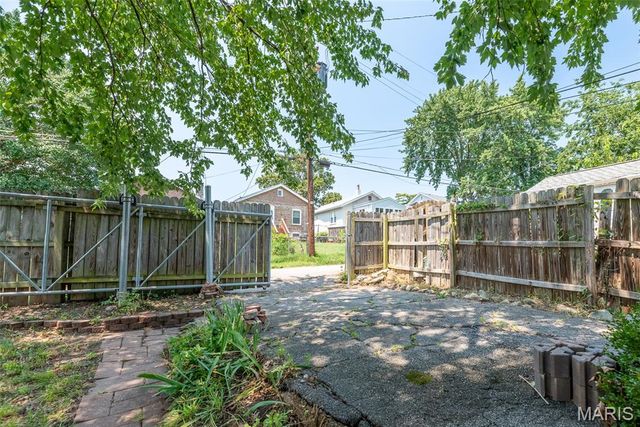 1457 Sproule Avenue, St Louis, MO 63139