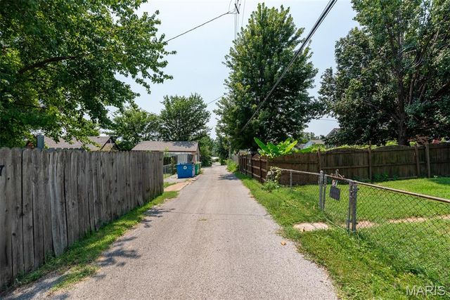 1457 Sproule Avenue, St Louis, MO 63139
