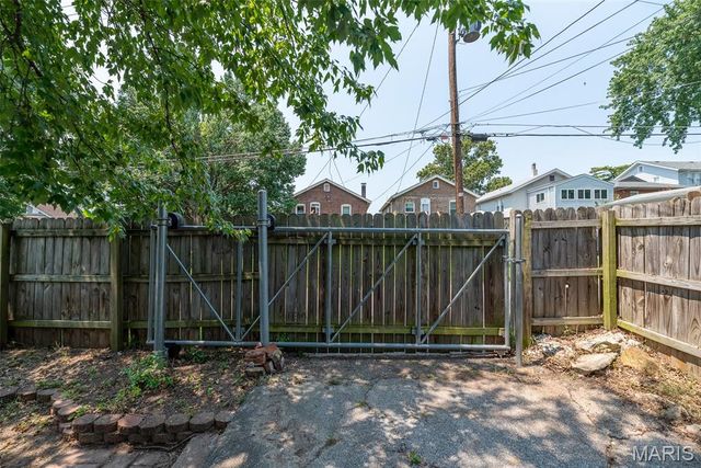 1457 Sproule Avenue, St Louis, MO 63139