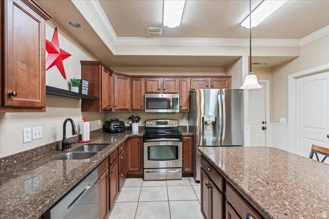 10638 S CAVE RUN LN, South Jordan, UT 84009