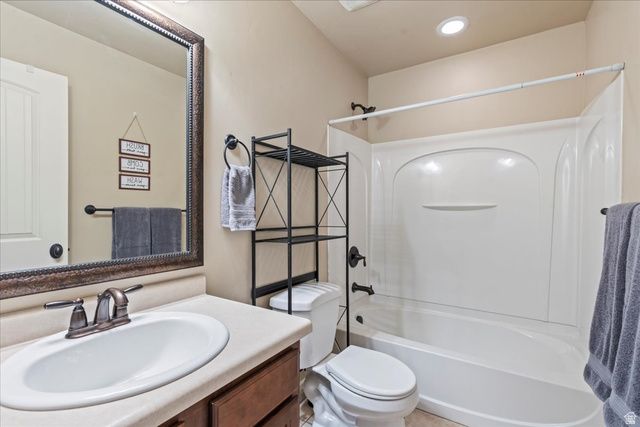 10638 S CAVE RUN LN, South Jordan, UT 84009
