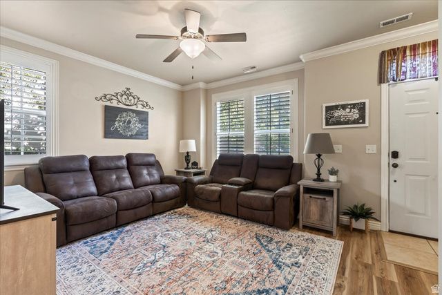 10638 S CAVE RUN LN, South Jordan, UT 84009