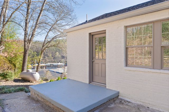 109 Hogan Road, Rossville, GA 30741