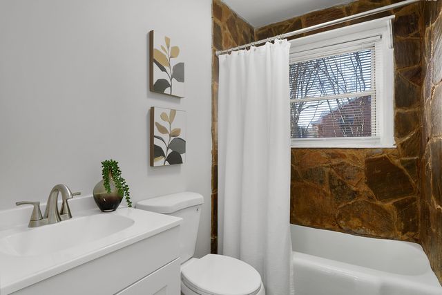 109 Hogan Road, Rossville, GA 30741