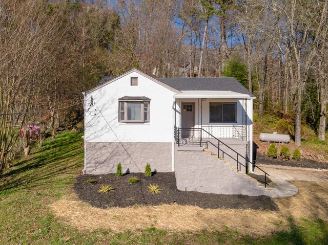 109 Hogan Road, Rossville, GA 30741