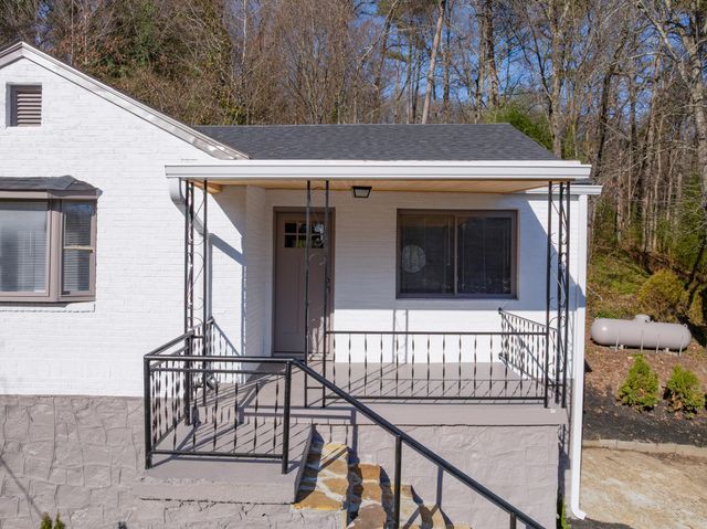 109 Hogan Road, Rossville, GA 30741