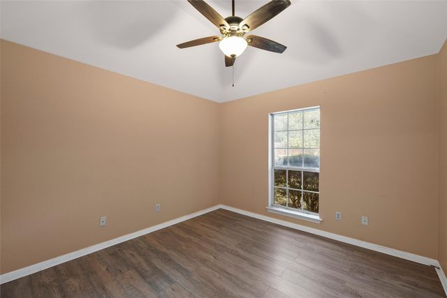 901 Crested Butte Drive, Hewitt, TX 76643