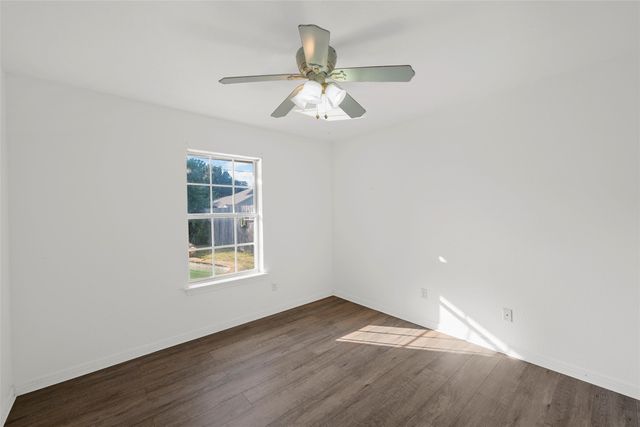 901 Crested Butte Drive, Hewitt, TX 76643