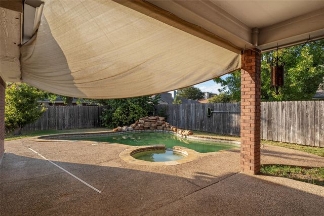 901 Crested Butte Drive, Hewitt, TX 76643