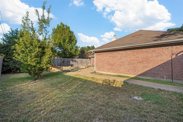 901 Crested Butte Drive, Hewitt, TX 76643