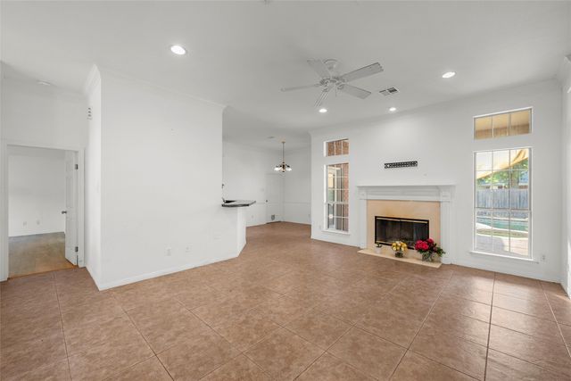 901 Crested Butte Drive, Hewitt, TX 76643