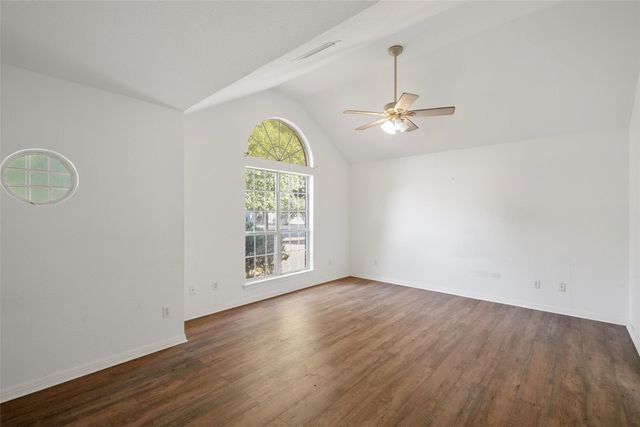 901 Crested Butte Drive, Hewitt, TX 76643