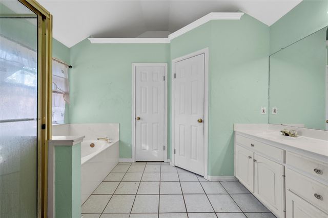 901 Crested Butte Drive, Hewitt, TX 76643