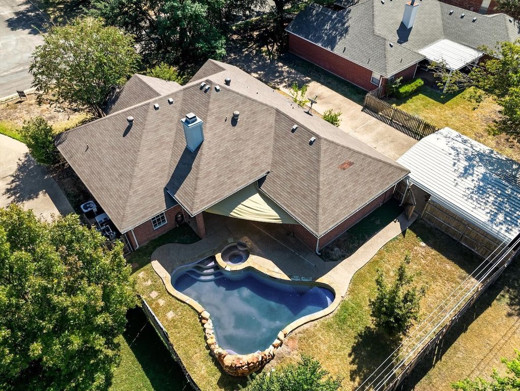 901 Crested Butte Drive, Hewitt, TX 76643