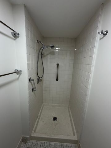 9051 S Roberts Road 205, Hickory Hills, IL 60457