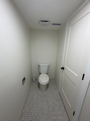 9051 S Roberts Road 205, Hickory Hills, IL 60457