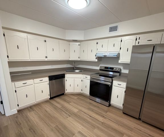 9051 S Roberts Road 205, Hickory Hills, IL 60457