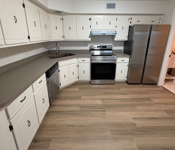 9051 S Roberts Road 205, Hickory Hills, IL 60457