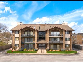 9051 S Roberts Road 205, Hickory Hills, IL 60457