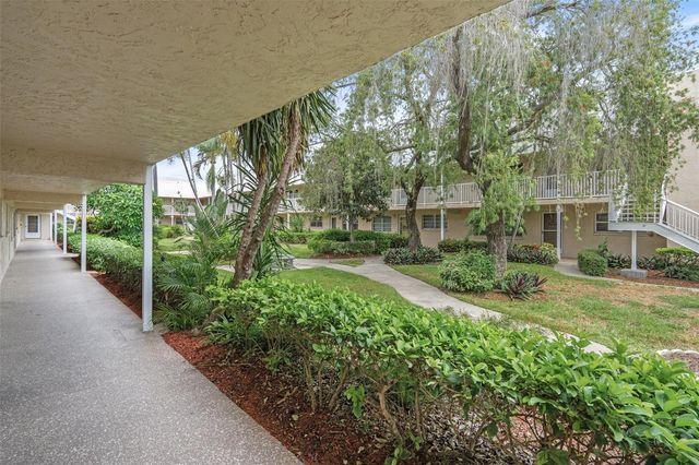 10033 64TH AVENUE N 4, St Petersburg, FL 33708