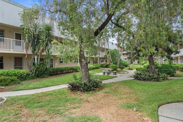 10033 64TH AVENUE N 4, St Petersburg, FL 33708