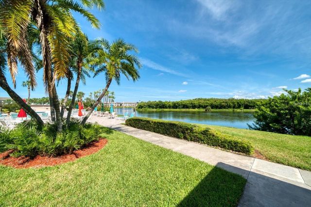 10033 64TH AVENUE N 4, St Petersburg, FL 33708