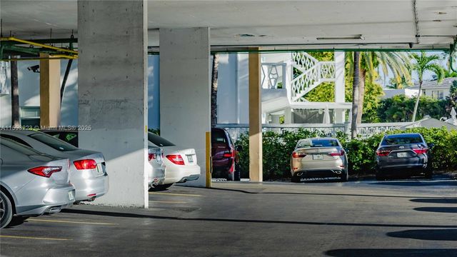 427 Golden Isles Dr 5H, Hallandale Beach, FL 33009