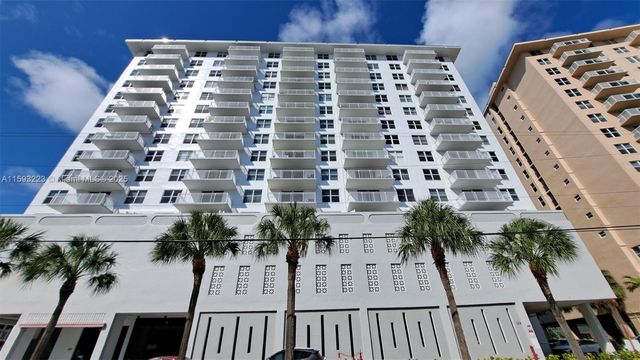 427 Golden Isles Dr 5H, Hallandale Beach, FL 33009