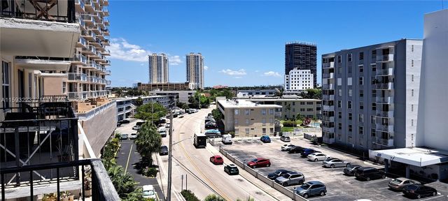 427 Golden Isles Dr 5H, Hallandale Beach, FL 33009