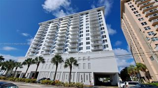 427 Golden Isles Dr 5H, Hallandale Beach, FL 33009