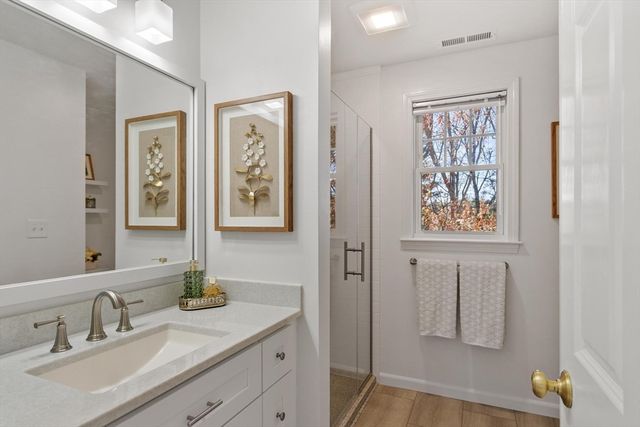 5 Westside Dr, Acton, MA 01720