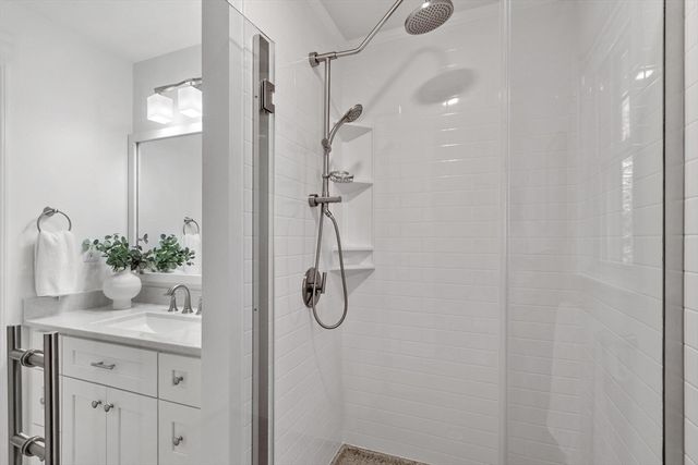 5 Westside Dr, Acton, MA 01720