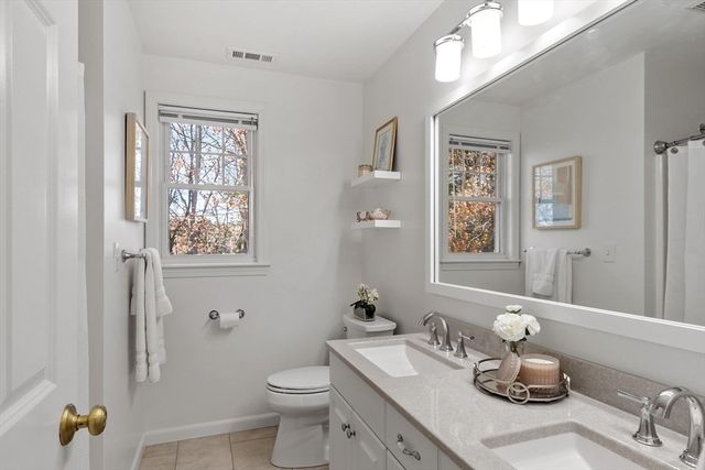 5 Westside Dr, Acton, MA 01720