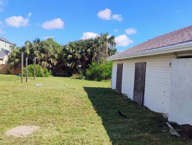 5928 Avenue T 1/2, Galveston, TX 77551