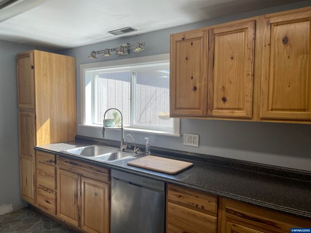 620 23rd St SE, Salem, OR 97301