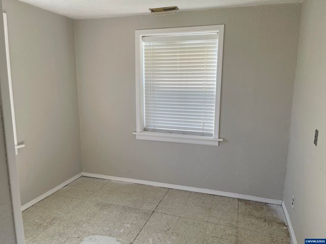 620 23rd St SE, Salem, OR 97301