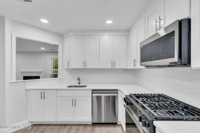386 Hampton Place, Morganville, NJ 07751