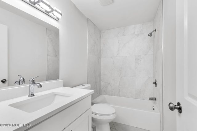 386 Hampton Place, Morganville, NJ 07751