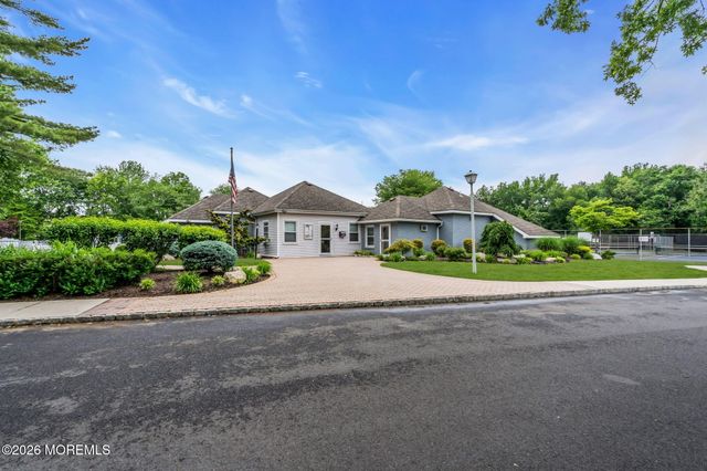 386 Hampton Place, Morganville, NJ 07751