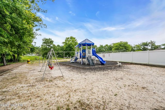 386 Hampton Place, Morganville, NJ 07751