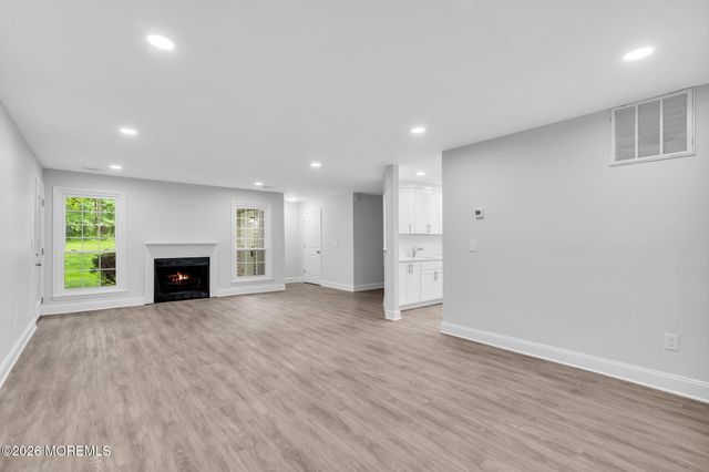 386 Hampton Place, Morganville, NJ 07751