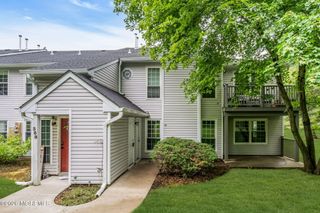 386 Hampton Place, Morganville, NJ 07751