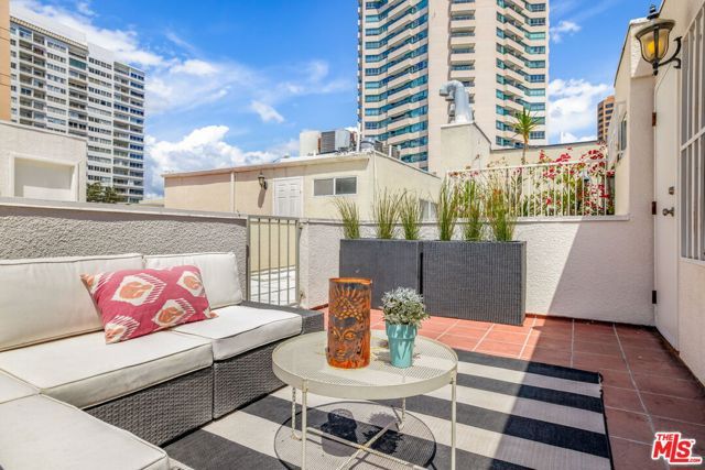 10511 Ashton Avenue 305, Los Angeles, CA 90024